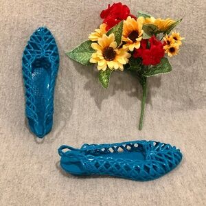 Sassettes Teal Rubberized Open-weave Slingback Sandals